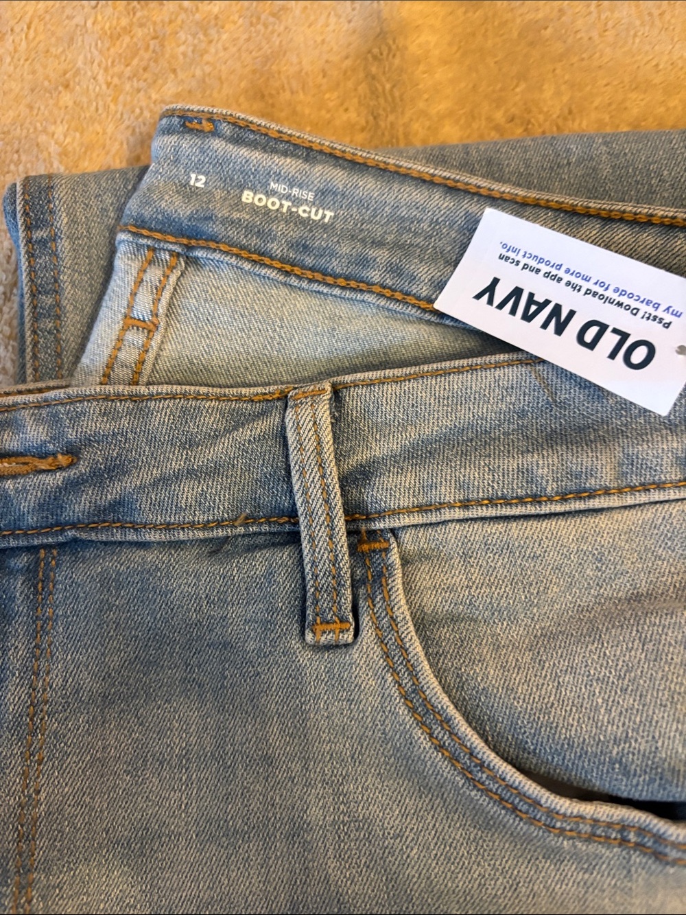 Old Navy Women's Light Wash Mid-Rise Boot-Cut Jeans